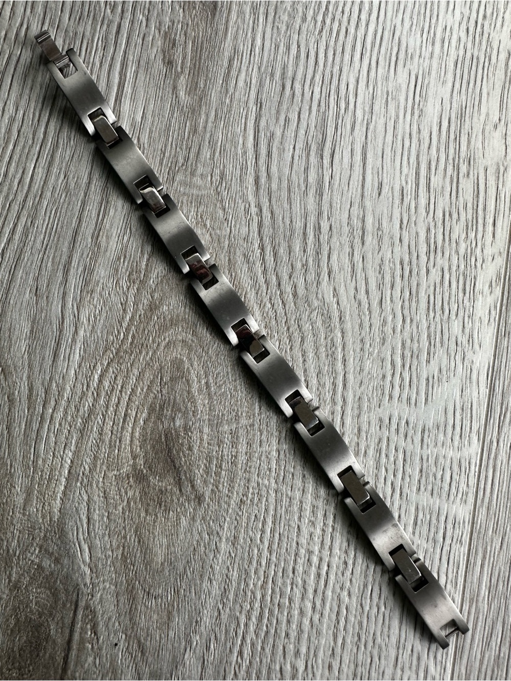 Sleek Men's Gunmetal Link Bracelet Minimalist Interlocking Curved Links (8.25”)